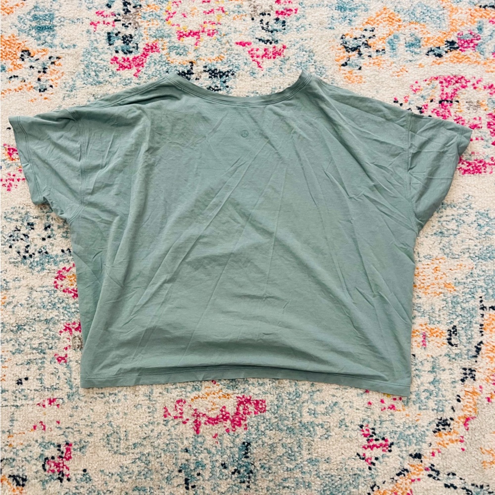 Lululemon cropped basic tee